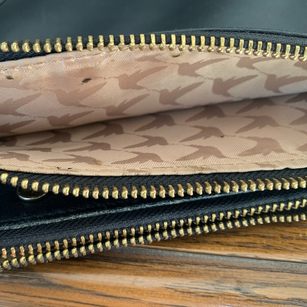 Lo & Sons Pearl Black Crossbody Bag - Picture 13 of 16